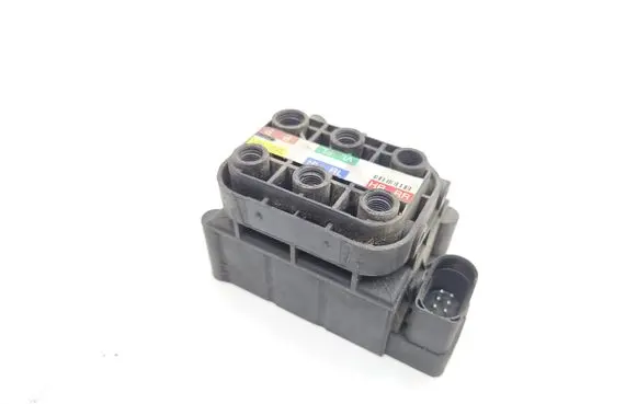 Mercedes-Benz E W213 Air suspension valve block A0993200058