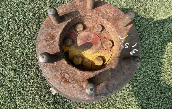 Iveco Daily 3rd gen Front wheel hub spindle knuckle 500338594