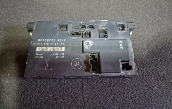 Mercedes-Benz E W211 Comfort/convenience module 2118701326