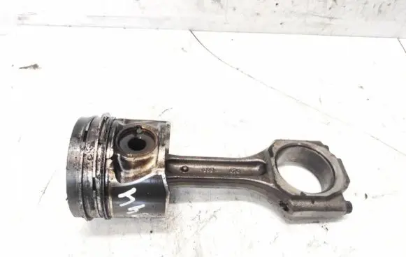 Hyundai Santa Fe Piston with connecting rod