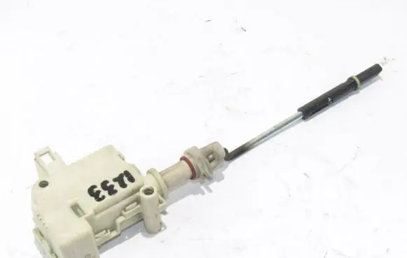 Volkswagen PASSAT B5.5 Central locking motor 3B0810773B