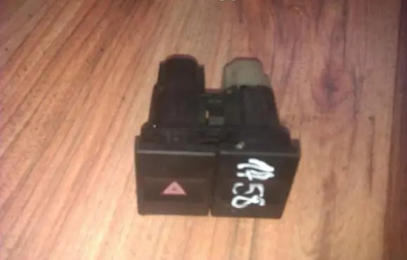 Ford Mondeo Mk III Hazard light switch 2s7t13a350da
