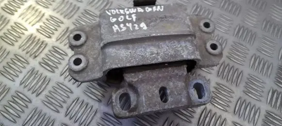 Volkswagen Golf V Engine mount bracket