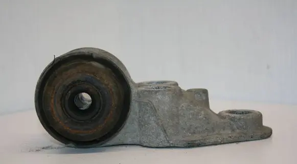 Volkswagen PASSAT B5.5 Rear axle beam mounts housing 4B0501522E 8E0501522H