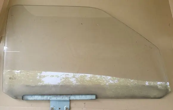 Volkswagen Golf II Front door window glass four-door 193845202C 191837571A