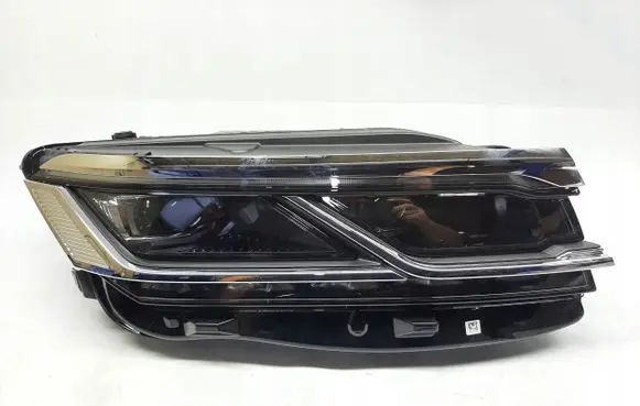 Volkswagen Touareg III Headlight/headlamp 761941082