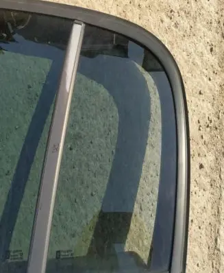 Rear vent window glass