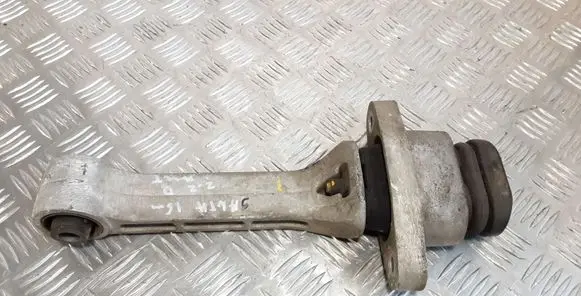 Hyundai Santa Fe Engine mount bracket