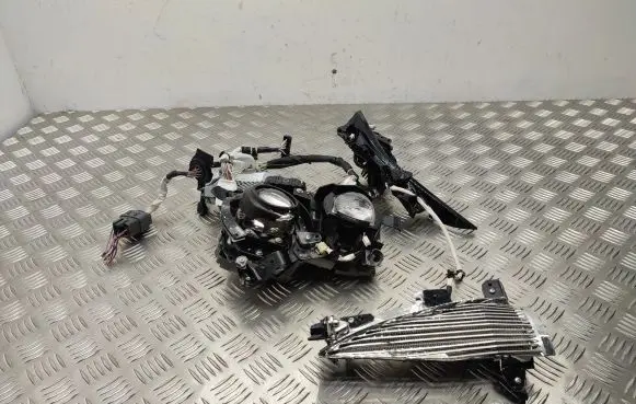 Mazda 3 Headlight/headlamp 1016265198 3390065197
