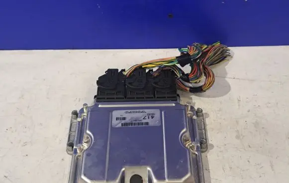 Volvo S40, V40 Engine control unit/module 0281011086 30630417