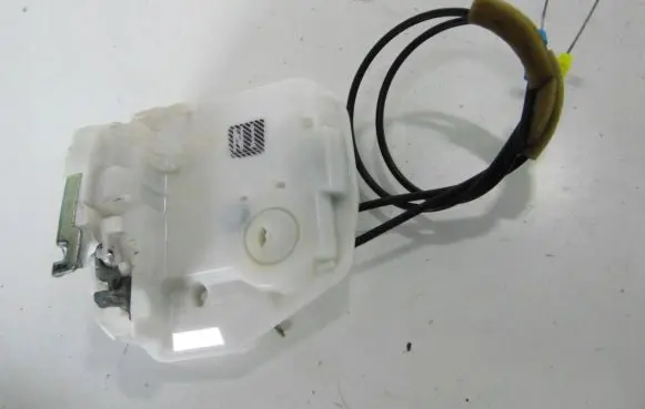 Citroen C4 Aircross Front door lock
