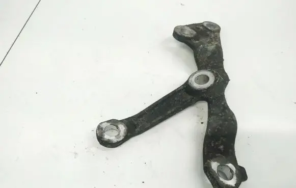 Honda Civic Engine mounting bracket