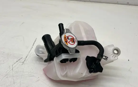 Lexus UX Coolant expansion tank/reservoir 1647037040