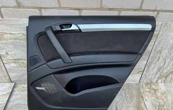 Audi Q7 4L Rear door card panel trim
