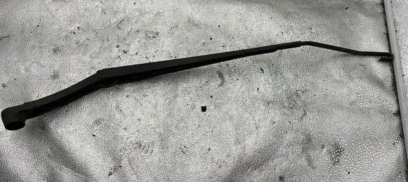 Opel Insignia A Front wiper blade arm 13227400