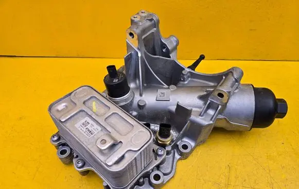 Mercedes-Benz Vito Viano W447 Oil filter mounting bracket A6541805700 A6541800265