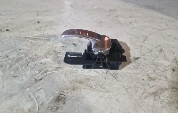 Nissan Qashqai Rear door interior handle