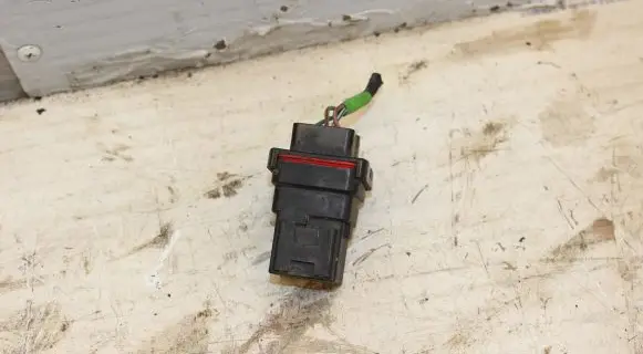 Chrysler Town u0026 Country V Coolant fan relay 68137916AA