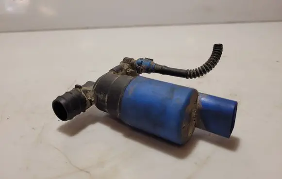 Volvo V60 Windscreen/windshield washer pump AV613K032AA