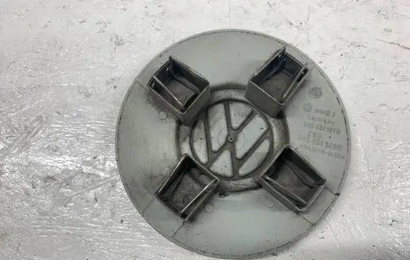 Volkswagen Golf III Original wheel cap 1H0601149B 1H0601151B