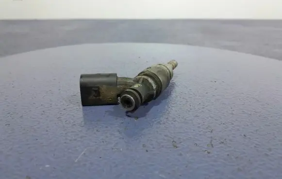 Audi A6 S6 C6 4F Fuel injector 06E906036E