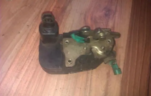 Chrysler Neon I Front door lock