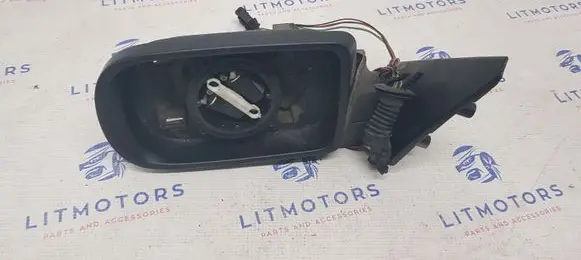 BMW 7 E38 Front door electric wing mirror 8150301