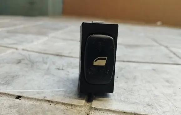 Peugeot 407 Electric window control switch 96360166XT