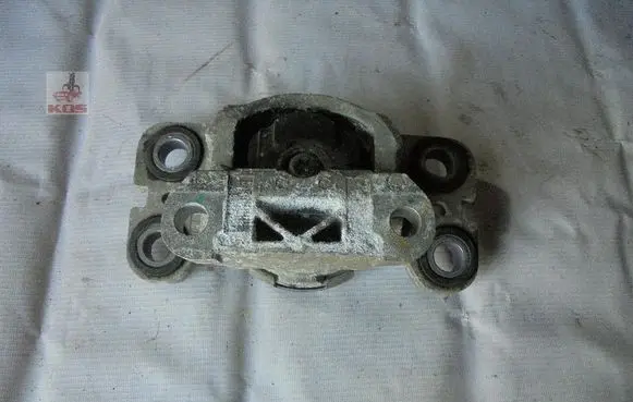 Volvo XC60 Engine mount vacuum valve 8G9N-7M121-BA