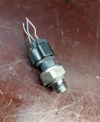 Toyota Corolla Verso AR10 Oil pressure sensor 8944851010