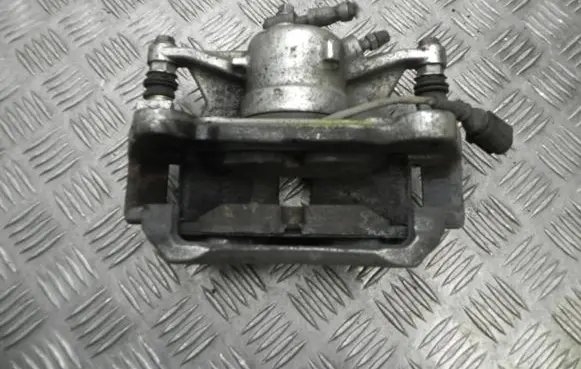 Volkswagen Golf VII Front brake caliper 6792E