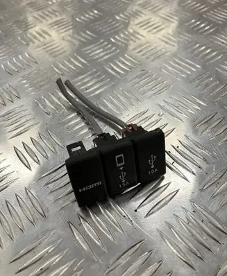Honda CR-V USB socket connector DG14350