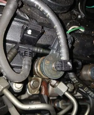 Dacia Sandero Fuel injector H8201108033