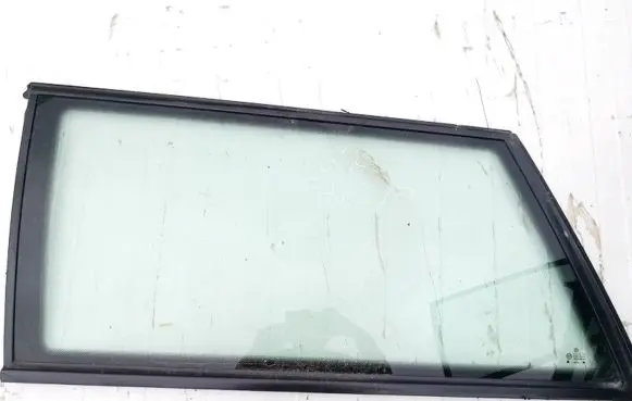 Volkswagen PASSAT B5 Rear side window