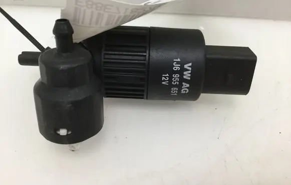 Audi A6 S6 C5 4B Windscreen/windshield washer pump 1J6955651