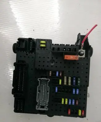 Volvo XC70 Fuse module 30728512 28017881