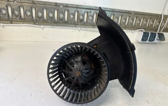 Volkswagen Transporter - Caravelle T5 Heater fan/blower 987061288 V15031936