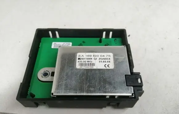 Mercedes-Benz Vaneo W414 Aerial antenna amplifier A1698200475 50110009 ZGS004