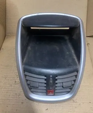 Peugeot 308 Dash center air vent grill 9682994477