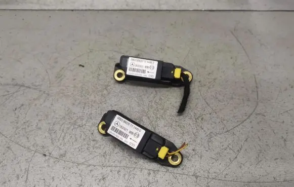 Mercedes-Benz S W220 Airbag deployment crash/impact sensor 2208204426