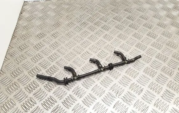 Mazda 6 Fuel injector supply line/pipe 