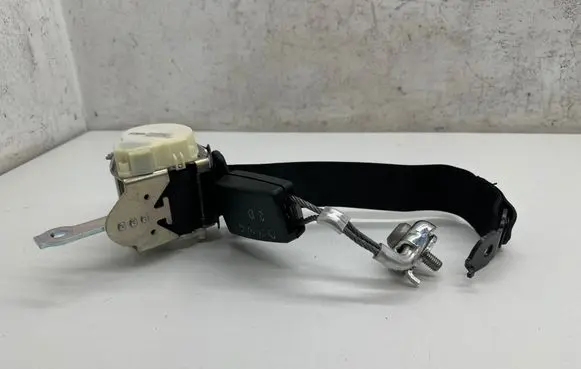 BMW 6 F06 Gran coupe Rear seatbelt 34133150C 0107140447
