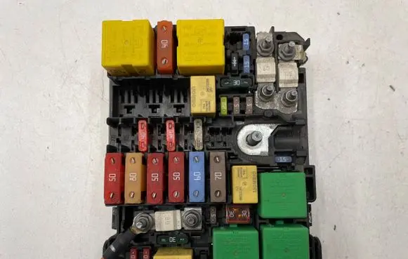 Peugeot 308 Fuse module 9804848580