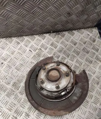 Toyota Corolla Verso E110 Rear wheel hub