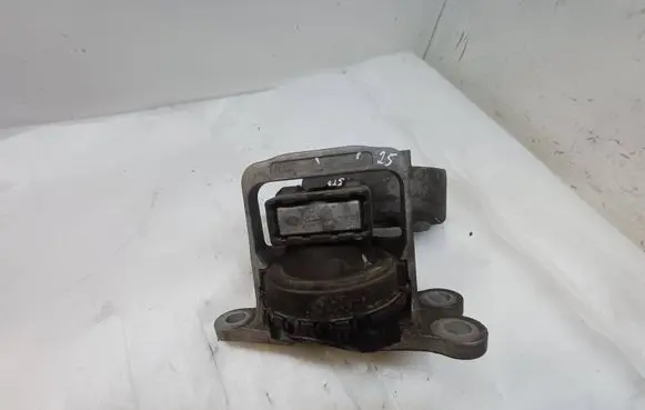 Nissan X-Trail T32 Engine mount bracket 12114BA0A