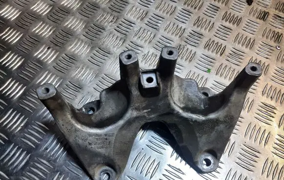 BMW 7 F01 F02 F03 F04 Gearbox mounting bracket 6775909