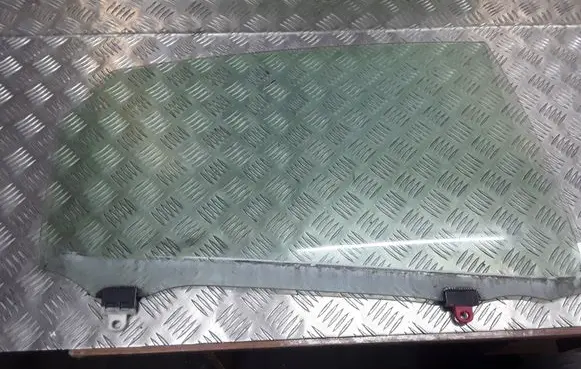 Toyota Prius (XW30) Rear door window glass