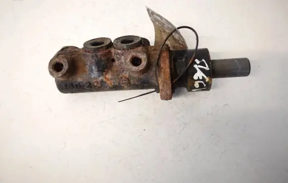 Volkswagen Golf V Master brake cylinder