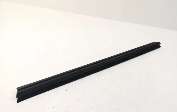 Nissan Qashqai Rubber seal rear door window/glass 