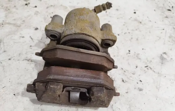 Skoda Octavia Mk2 (1Z) Front brake caliper